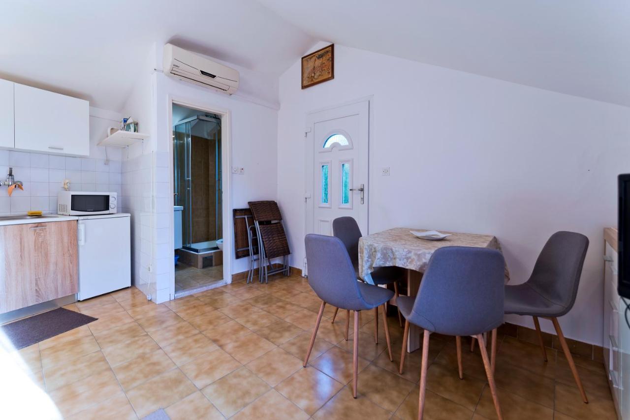 Niki Apartment *