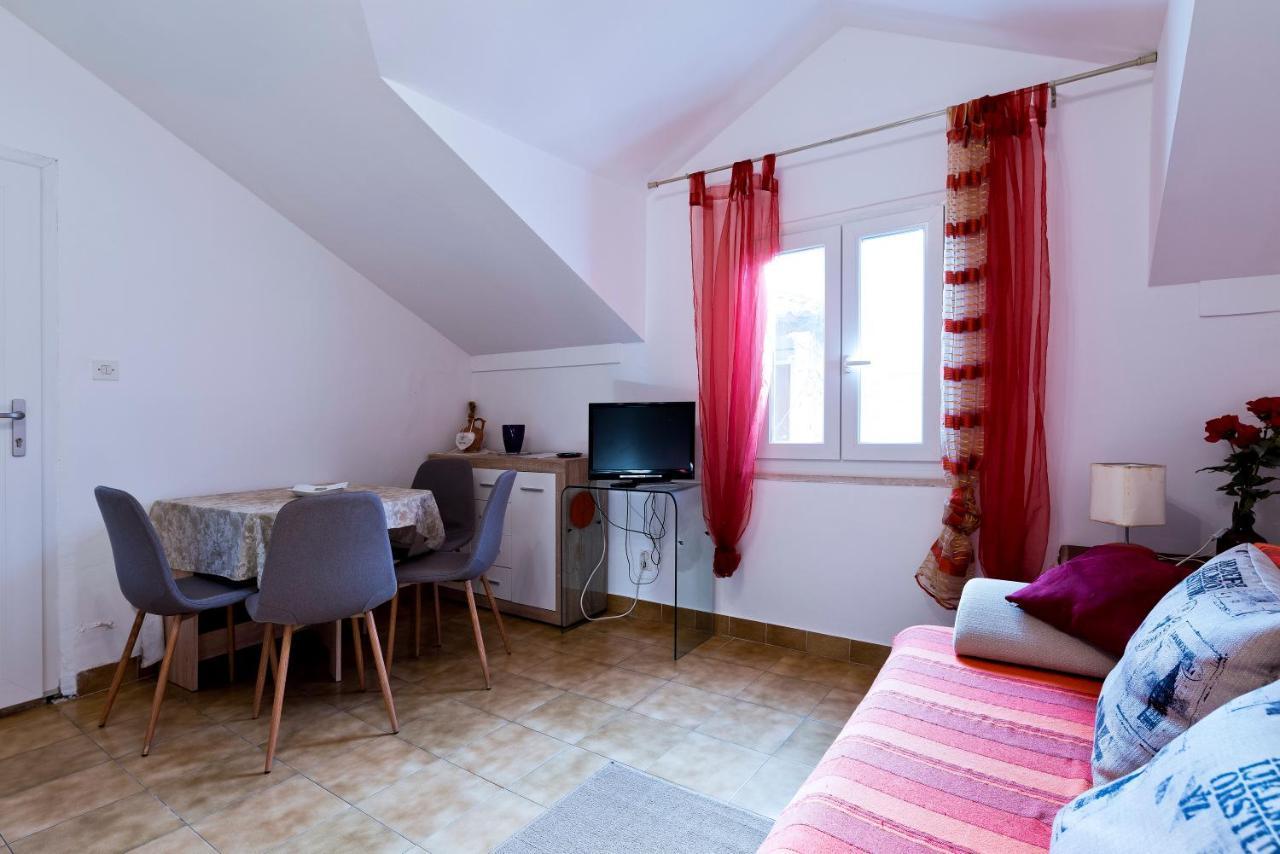 Niki Apartment